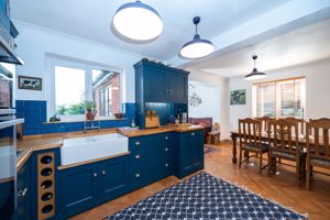 Living dining kitchen- click for photo gallery
